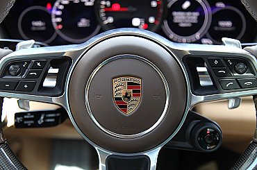 Porsche chce vyrábět víc spalováků. Pomohou mu Číňané