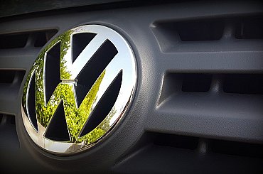Volkswagen vítá zmírnění zákazu spalovacích motorů, svaz VDA mluví o zklamání