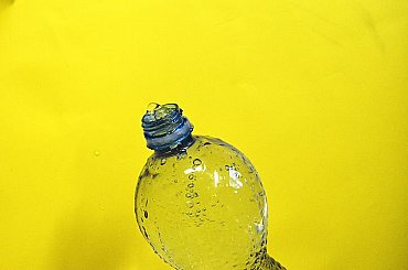 Návrh prováděcího rozhodnutí EU k vykazování recyklovaného obsahu v PET lahvích