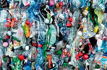 Nerecyklovatelný plast jako chemická surovina: od odpadu k methanolu