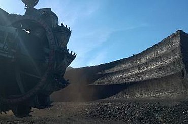 Ekologický premiant? Čínský zelený boom stojí dál na uhlí, ropě a plynu