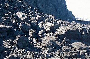 Pyrotechnici odstřelili u Chomutova obří stroj na těžbu uhlí, skončí ve šrotu
