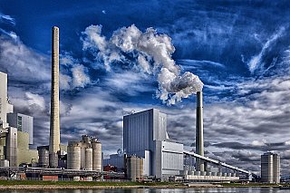 Provoz rafinérií v ČR pokračuje podle plánu, ropná krize zásobování neovlivnila