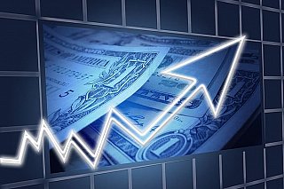 Ropa zdražuje, investoři jsou v nejistotě stran ukončení ruské války na Ukrajině